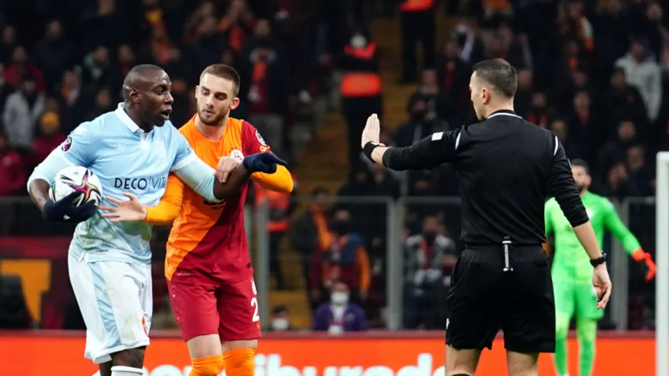 Olaylı geçen Galatasaray Başakşehir maçı sonrası TFF'den Zorbay Küçük kararı