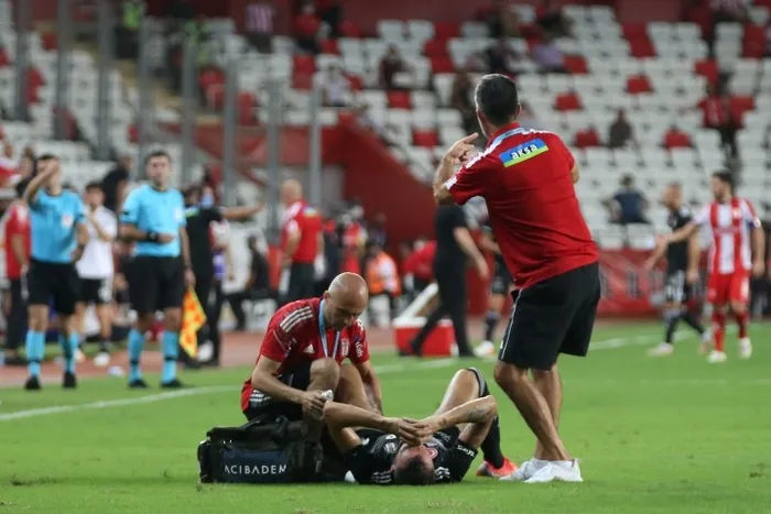 Sergen Yalçın kötü haberi duyurdu! 5-6 hafta oynayamayabilir