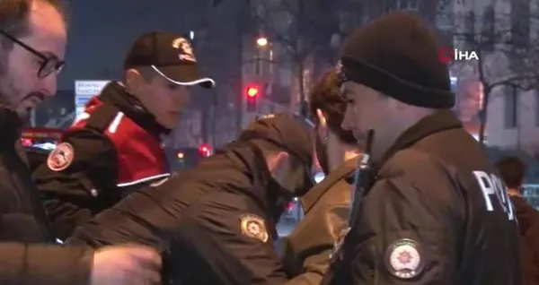 beyoglu-polisinden-sok-uygulamasi-10-gozaldi-1709242447781.jpeg Beyoğlu'nda polis ekiplerinden "Şok Uygulaması"! 10 kişi gözaltına alındı - 1