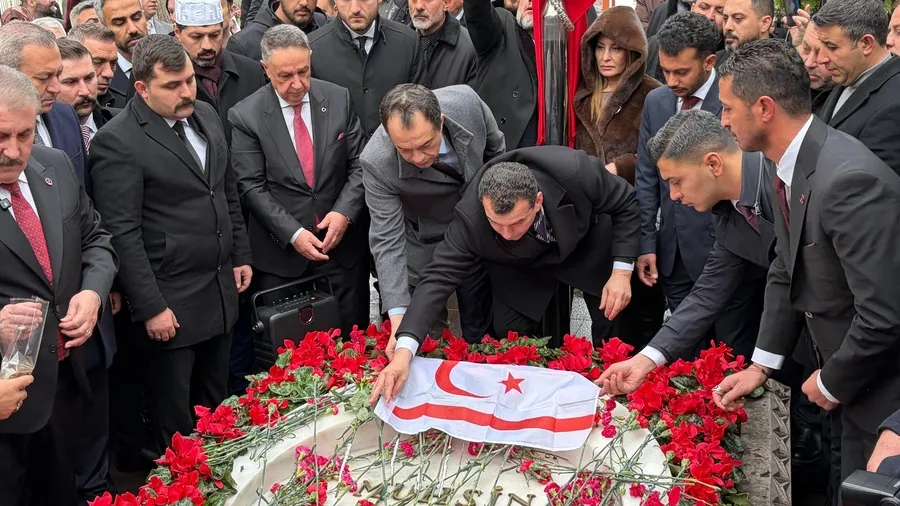 muhsin-yazicioglu-vefatinin-yildonumunde-dualarla-anildi-1774422137770.jpg (Foto: İHA)