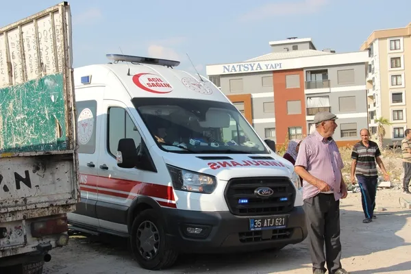 izmirde-hurda-deposunda-korkutan-yangin-1691853595444.jpg İzmir'de hurda deposunda korkutan yangın! Kısa sürede kontrol altına alındı - 3