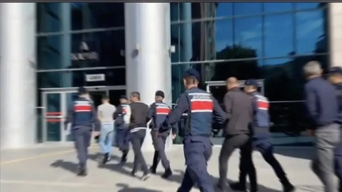 Uşak'ta uyuşturucu operasyonuna 5 tutuklama