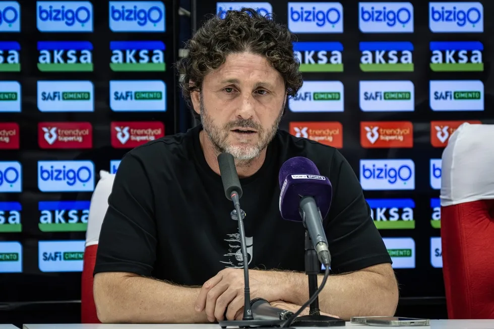 trabzonspor-fatih-tekkenin-ayrilik-surecini-acikladi-karsilikli-anlasmayla-sonuclandirildi-1788888686388.jpeg Trabzonspor Fatih Tekke'nin ayrılık sürecini açıkladı: Karşılıklı anlaşmayla sonuçlandırıldı - 1