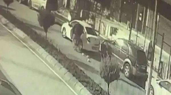 1705332188231.jpeg Motosikletli gasp: Çarptılar, kışkırttılar ve 500 bin lirayı cebe indirdiler! İşte o anlar - 4