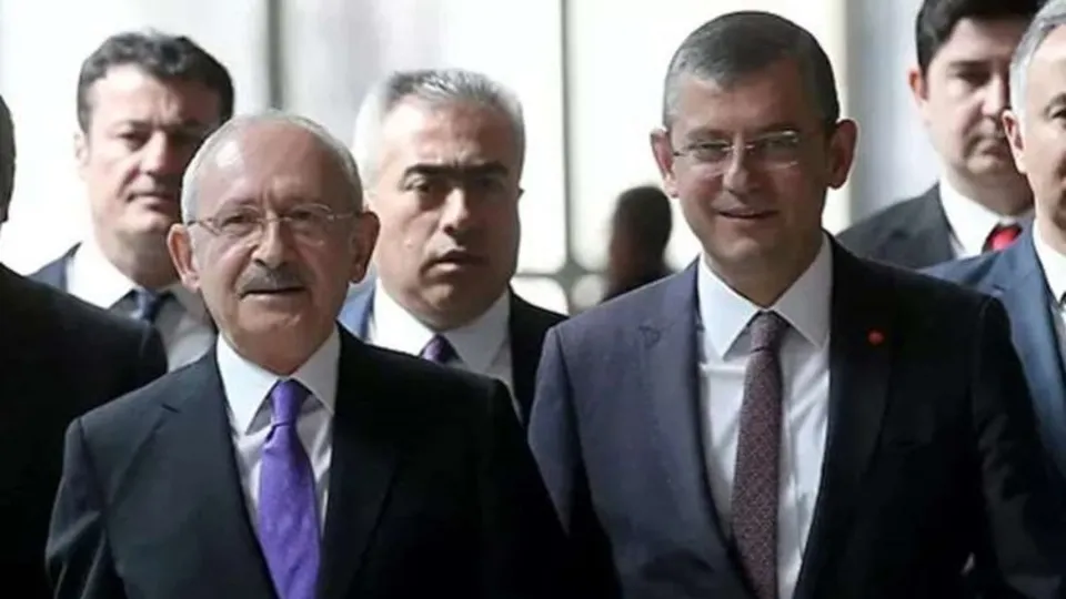 CHP'de tam gaz koltuk savaşı! Kemal Kılıçdaroğlu'ndan Özgür Özel'e yakın markaj: 4 koldan taktik...