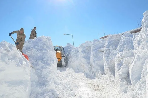 meteoroloji-yeni-hava-durumu-raporunu-yayinladi-istanbul-dahil-41-ile-sari-ve-turuncu-kodlu-uyari-istanbulda-k-1647671820827.jpeg Meteoroloji yeni hava durumu raporunu yayınladı! İstanbul dahil 41 ile sarı ve turuncu kodlu uyarı | İstanbul'da kar yağışı devam edecek mi? Trafiğe çıkmayın - 5