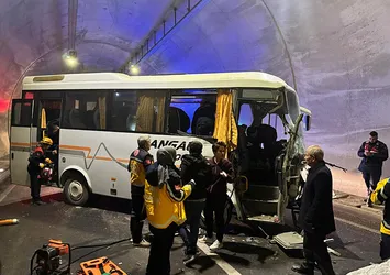 Sivas'ta midibüs ve TIR çarpıştı: 14 yaralı