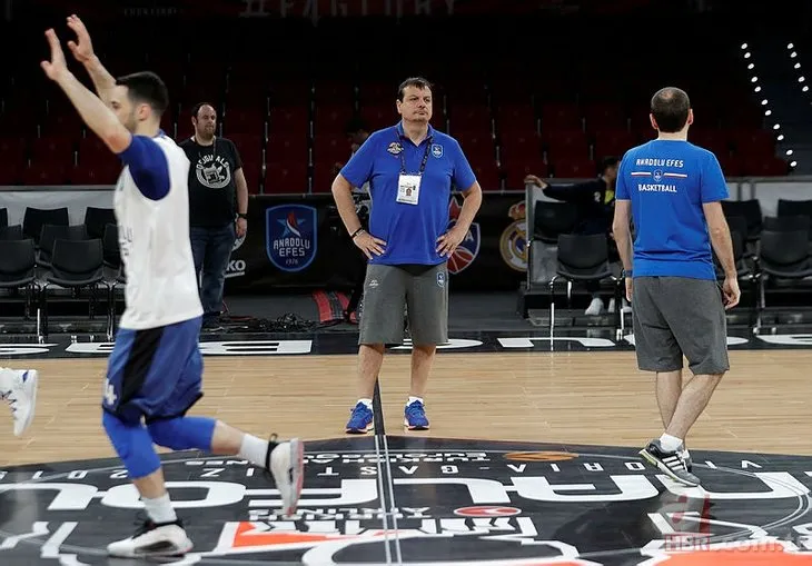 Fenerbahçe - Anadolu Efes maçı hangi kanalda, saat kaçta? Fenerbahçe - Anadolu Efes maçı şifreli mi?