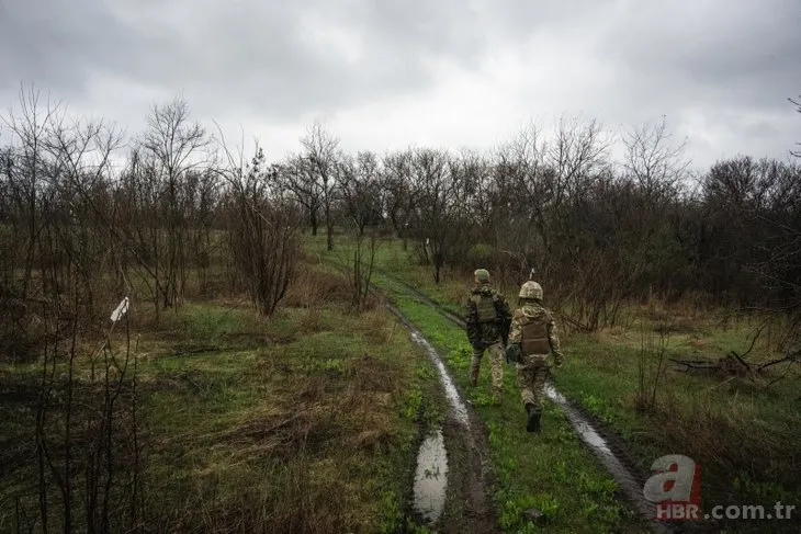 Askerler Donbas’ta konuşlanıyor! Rusya-Ukrayna savaşından sıcak görüntüler