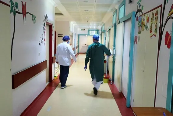 Doç. Dr. Velat Şen: Çocukların yüzde 90'ı virüsü evde kapıyor - 1