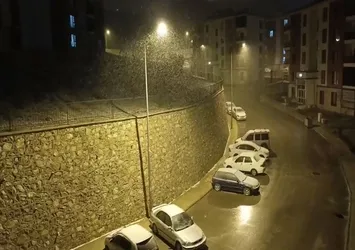 Elazığ'da beklenen kar yağışı başladı