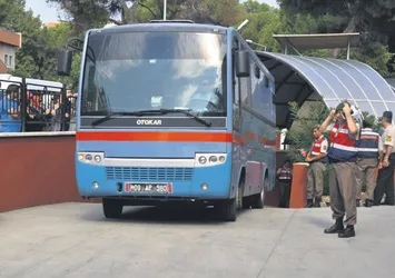 42 rütbeliye FETÖ gözaltısı