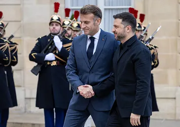 Ukrayna Devlet Başkanı Zelenskiy Fransa'da: Paris'ten Kiev'e silah satışı