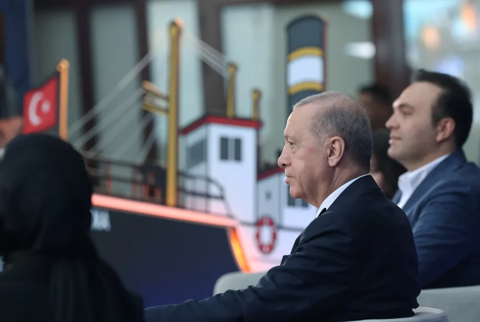 baskan-erdogan-genclerle-bas-basa-teror-belasi-bitti-hedef-kuresel-olcekte-huzur-1789417172203.jpg Başkan Erdoğan gençlerle baş başa: “Terör belası bitti, hedef küresel ölçekte huzur” - 6