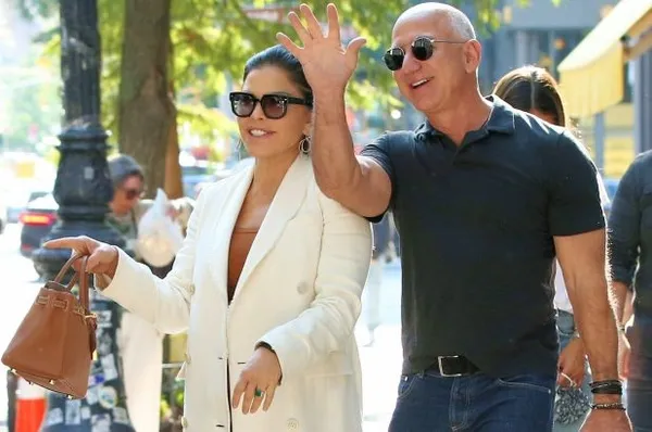 jeff-bezos-sevgilisi-kimdir-jeff-bezos-sevgilisi-lauren-sanchez-kim-jeff-bezos-leonardo-dicaprio-olayi-nedir-1636463553957.jpg Jeff Bezos sevgilisi kimdir? Jeff Bezos sevgilisi Lauren Sanchez kim? Jeff Bezos Leonardo DiCaprio olayı nedir? - 3