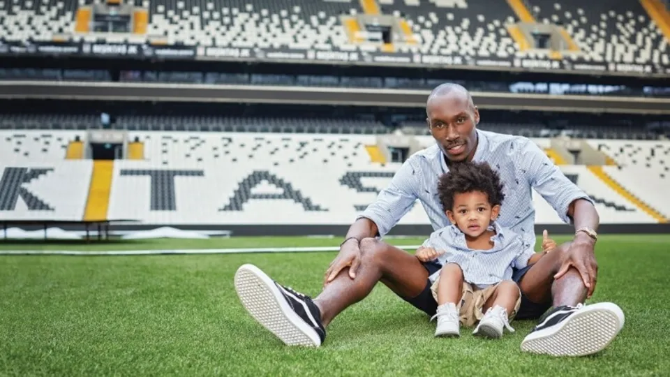 Beşiktaşlı futbolculardan Babalar Günü'ne özel poz