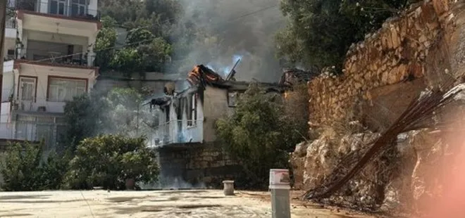 Antalya’da yaşlı çift yanarak can verdi! Eve giren ekipler şok oldu