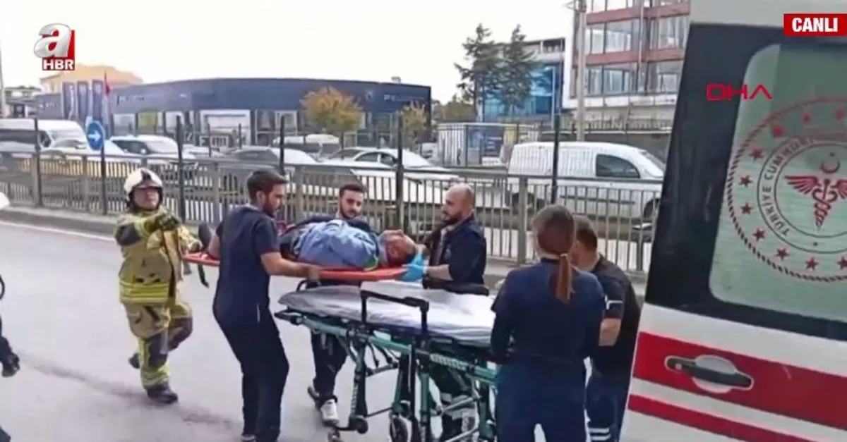 İETT otobüsü durağa girdi! Yaralılar var