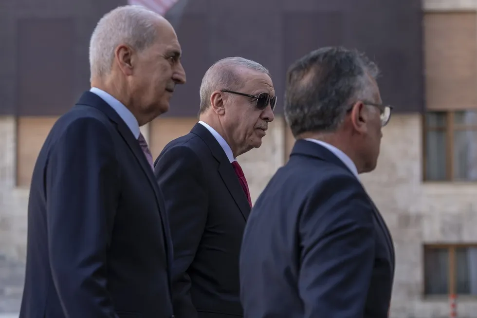 baskan-erdogandan-15-temmuz-mesaji-fetoculer-hala-firsat-kolluyor-1784122818562.jpeg Başkan Erdoğan'dan 15 Temmuz mesajı: FETÖ'cüler hala fırsat kolluyor - 1