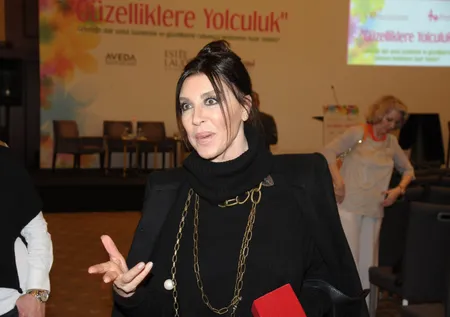 Nebahat Çehre fırsatçılara isyan etti: 100 bin TL istiyorlar