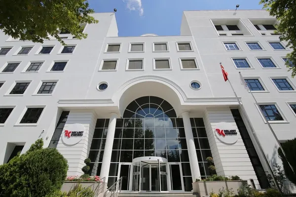 1715248118929.jpeg Rekabet Kurulu, İstanbul'daki bazı Fransız liselerine 21,3 milyon lira idari para cezası verdi - 1