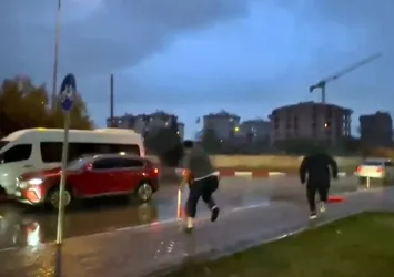 Vatandaşı camiye sokmadı! Cemaat taşla kovaladı