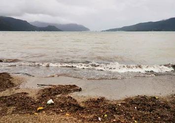 Yangından etkilenen bölgelerden çamur aktı! Marmaris'te denizin rengi kahverengiye döndü