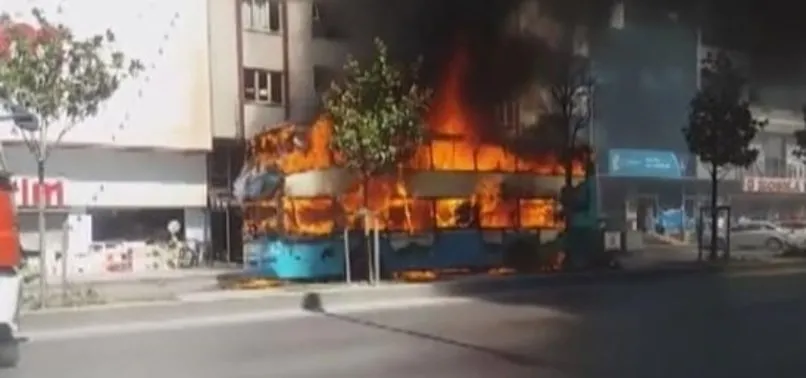 Esenyurt'ta çift katlı özel halk otobüsünde yangın