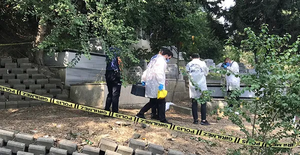 sisli-ferikoy-mezarliginda-kefene-sarili-cesedin-ne-oldugu-ortaya-cikti-1628845643353.jpg