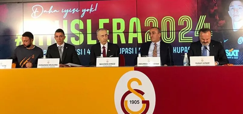 Fernando Muslera'dan tarihi imza! Galatasaray ile sözleşme yeniledi