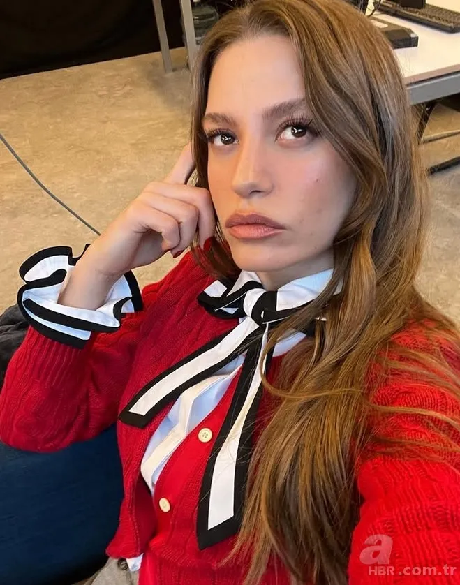 Serenay Sarıkaya "Yıl bitmeden..." deyip yayınladı! Yine beğenilmedi... 4