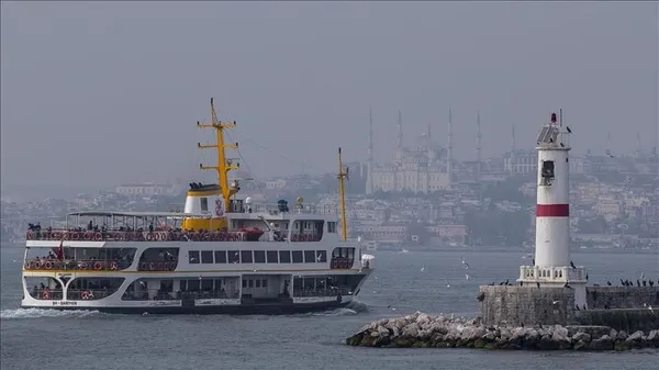 1683102736854.jpeg İBB çalışanlarından zam tepkisi! İşçileri unutup şehir şehir dolaşan Ekrem İmamoğlu'na karşı Boğaz'da sirenli eylem - 1