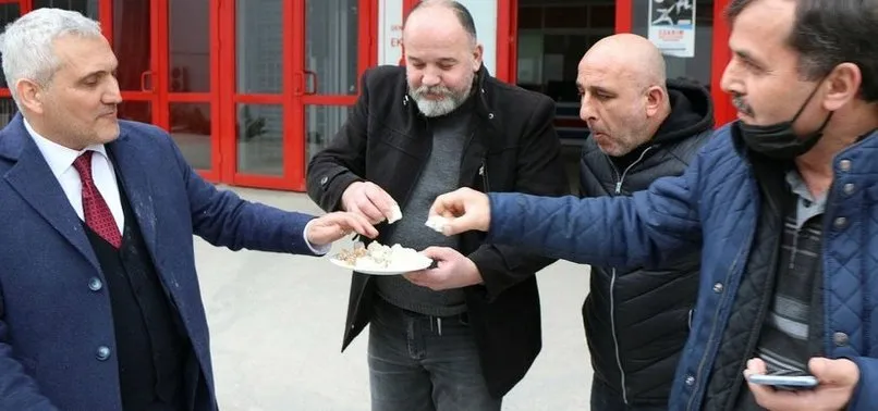 Karabükspor amatör kümeye düştü! Kulüp başkanı Mehmet Yüksel helva dağıttı