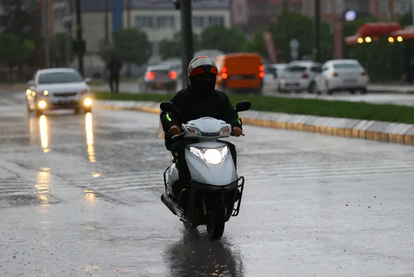 hava-durumu-meteorolojiden-saganak-yagis-uyarisi-bugun-hava-nasil-olacak-istanbul-ankara-izmir-5-haziran-2021-1622864343254.jpg HAVA DURUMU | Meteorolojiden sağanak yağış uyarısı | Bugün hava nasıl olacak? İstanbul Ankara İzmir 5 Haziran 2021 - 5