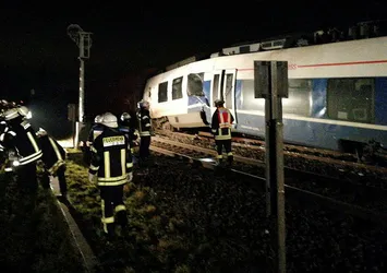 Almanya'da feci tren kazası