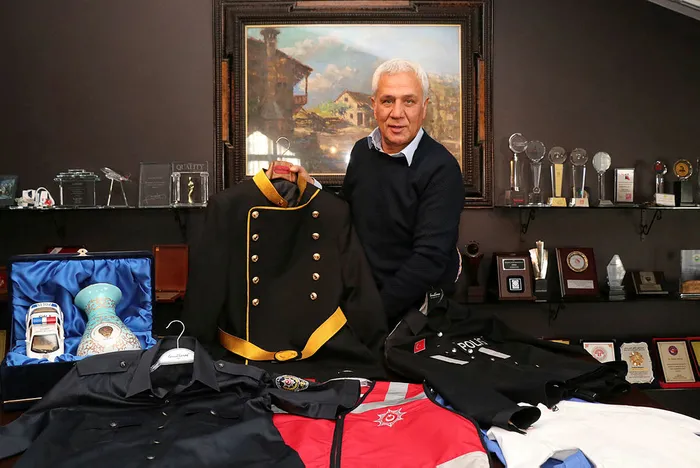 Polislerin yeni üniformalarını tasarlayan modacı Faruk Saraç konuştu - 1