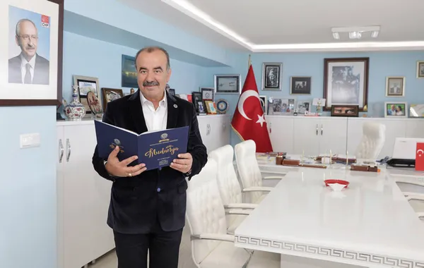 İşçileri kovmakla tehdit eden Mudanya Belediye Başkanı CHP’li Hayri Türkyılmaz 1 Mayıs işçi bayramını kutladı!