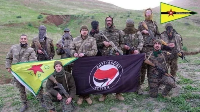 ABD sokaklarını savaş alınan çeviren Antifa PKK’den eğitim alan bir örgüt çıktı! Antifa kimdir? Antifa nedir?
