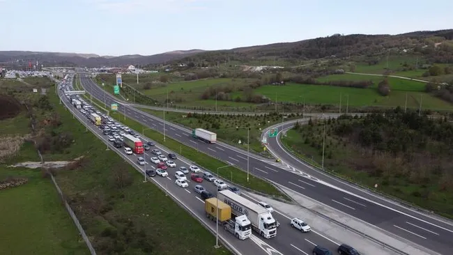 Son dakika: Bolu Dağı Tüneli kapatıldı mı? Bolu Dağı Tüneli neden kapalı? Trafik durumu nedir? - 1
