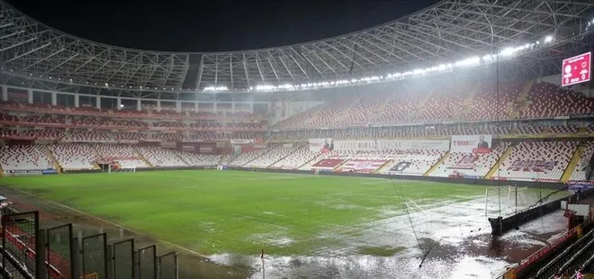 Son dakika: Hatayspor-Antalyaspor maçı yoğun yağış nedeniyle ertelendi