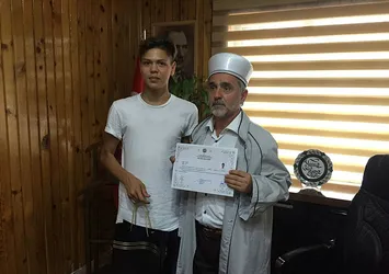 Alman genç İslam'ı seçti ve adını değiştirdi