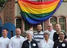 Almanya’da sözde camide LGBT bayraklı skandal