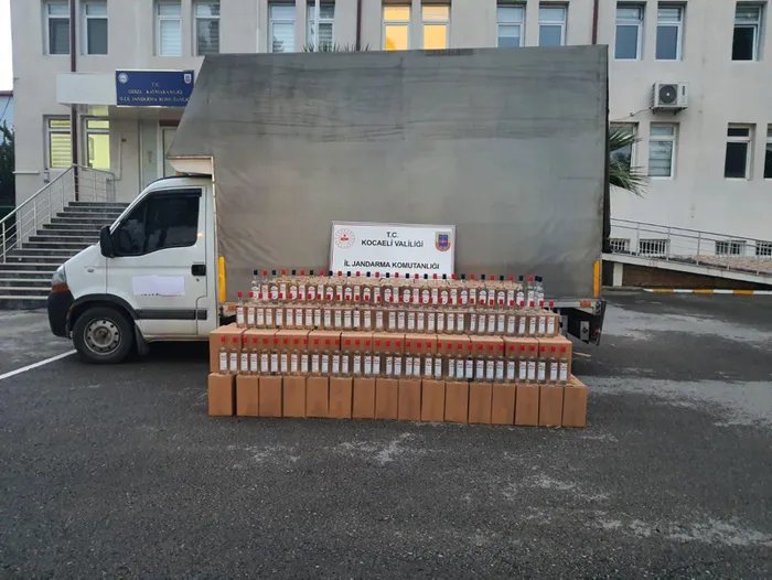 Kocaeli'de 'kaçak etil alkol' baskını: 3,5 milyon liralık malzeme ele geçirildi - 5