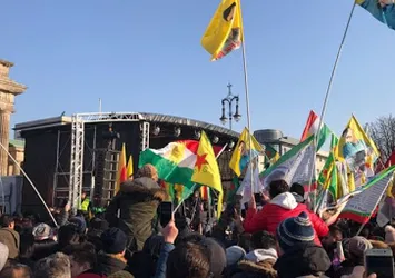 PKK'lı teröristler Almanya'da esnaflara saldırdı
