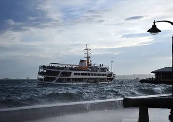 İstanbul'da vapur seferlerine lodos engeli