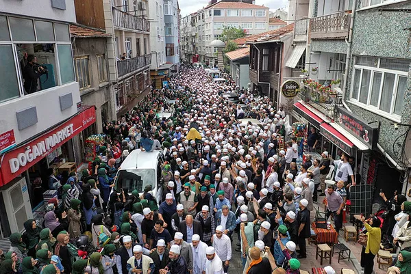 Son dakika: Ömer Tuğrul İnançer’e son veda! Cenazesi omuzlarda taşındı