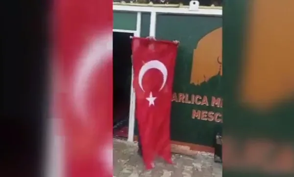 Hatay Valiliği: Hatay Büyükşehir Belediyesi personelince Türk bayrakları kaldırıldı! Olay hakkında soruşturma başlatıldı