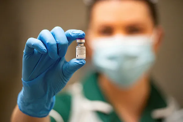 son-dakika-abdden-pfizer-ve-biontechin-gelistirdigi-kovid-19-asisinin-kullanimina-onay-1607642307984.jpg Son dakika: ABD'den Pfizer ve BioNTech'in geliştirdiği Kovid-19 aşısının kullanımına onay - 1