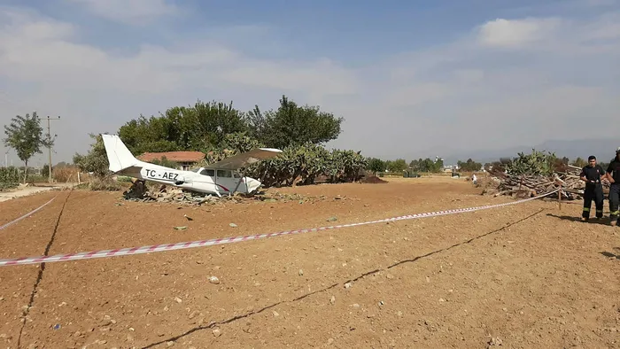 Son dakika: Antalya'da sivil eğitim uçağı düştü - 1