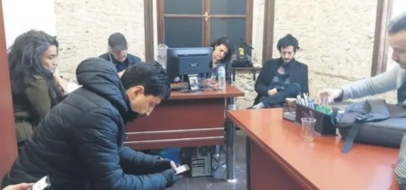 CHP'li Antalya Büyükşehir Belediyesi'nden skandal: 11 sanatçıyı küçücük bir odaya tıktılar
